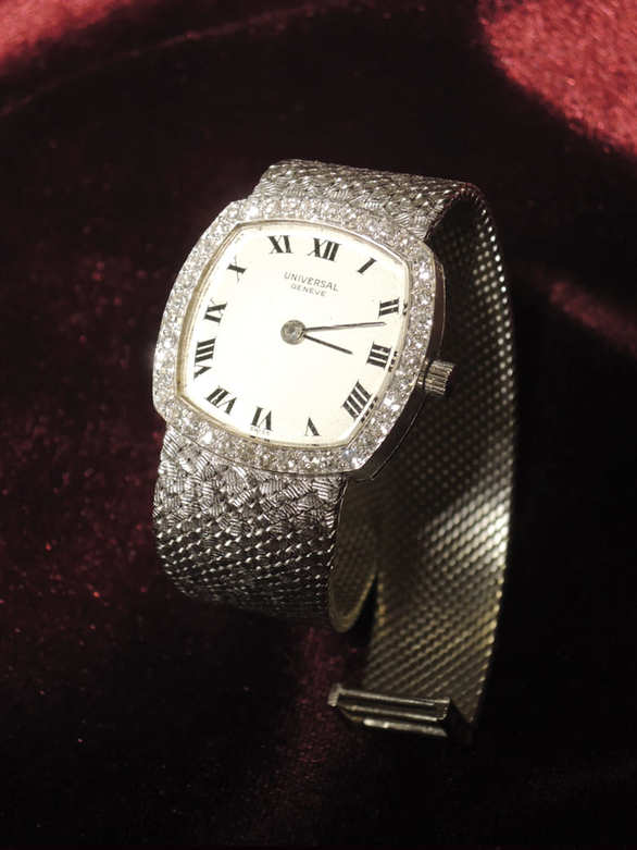 1970年代宇宙18K白金鑽石手動上鏈女裝腕錶